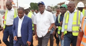 Bénin/Suivi régulier des chantiers de l’asphaltage: le ministre José Tonato à Porto-Novo et Sème-Kpodji