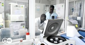 Covid-19/Le Burkina Faso interdit officiellement l’usage de l’Apivirine du Béninois Valentin Agon