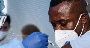Opinion/La tribune d’Arnauld A. Akodjenou: Une approche africaine dans le défi mondial du COVID-19?