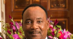 Issoufou Mahamadou à l’antipode de ses pairs? Le président Nigérien se dit aussi bien à l’aise dans ses boubous qu’en démocratie