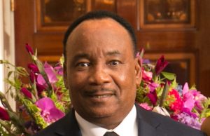 Issoufou Mahamadou à l’antipode de ses pairs? Le président Nigérien se dit aussi bien à l’aise dans ses boubous qu’en démocratie