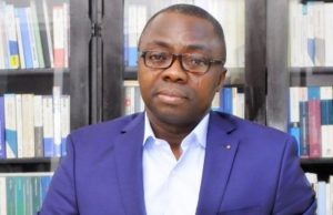 En attendant leur procès/Le prof. Aïvo et 3 co-accusés jetés en prison pour 90 jours